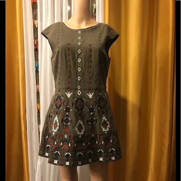 Piper By Townsen BEI OLIVE embroidered Romper M - Picture 1 of 12